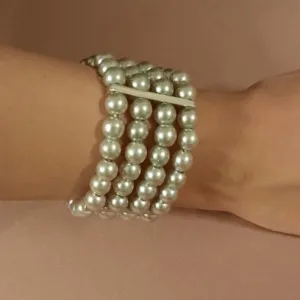 Estele - Grey Pearl Four Line Bracelet